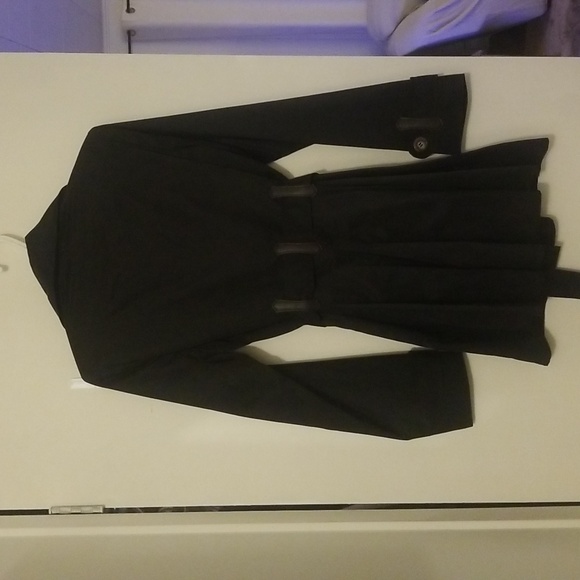 Pizazz: short belted trench coat - Picture 5 of 9